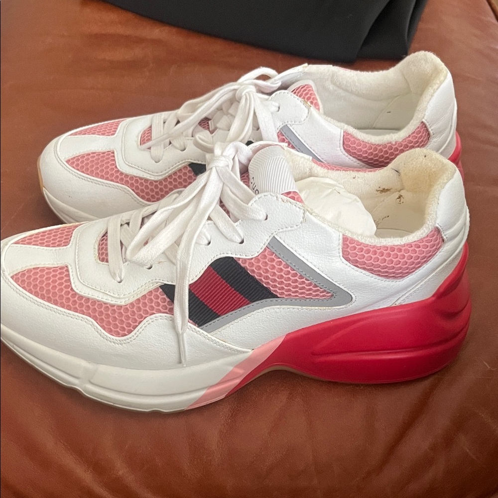 Gucci White Sneakers with Red and Black Accents - Picture 3 of 11